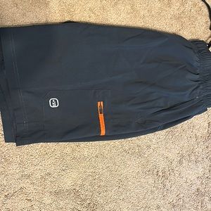 Men Free Country shorts.